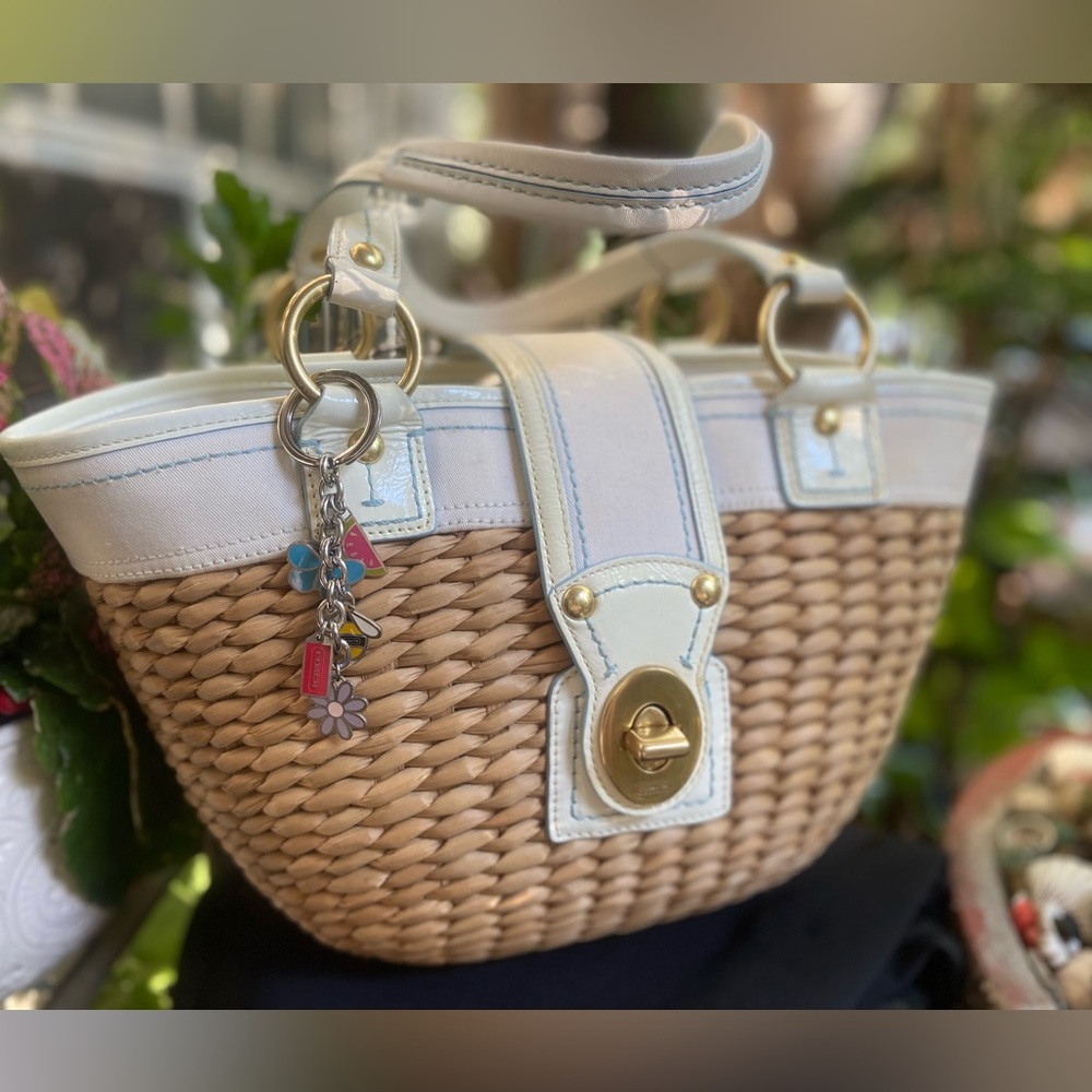 Beautiful COACH Straw Tote Bag and Multi Charm Key Chain. Like New. 🐝